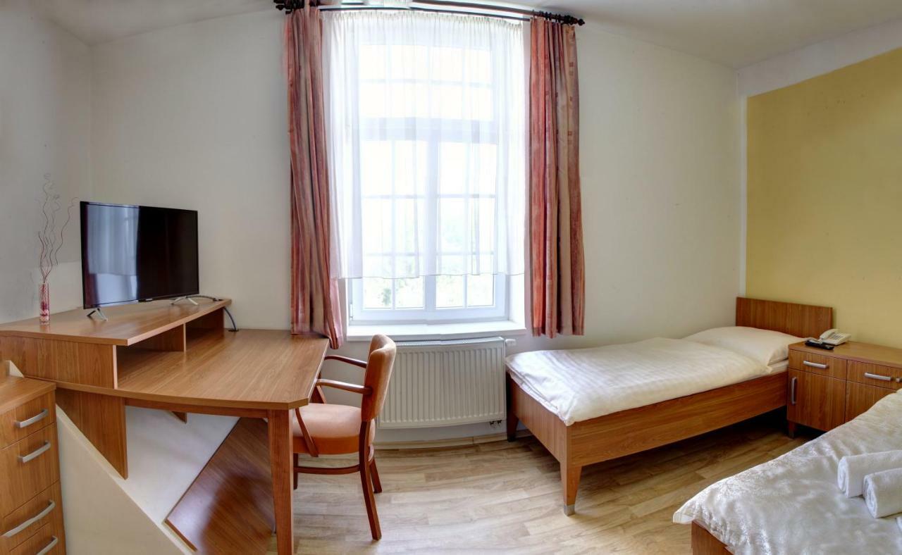 Penzion Tillerova Vila Lázně Bohdaneč Eksteriør billede
