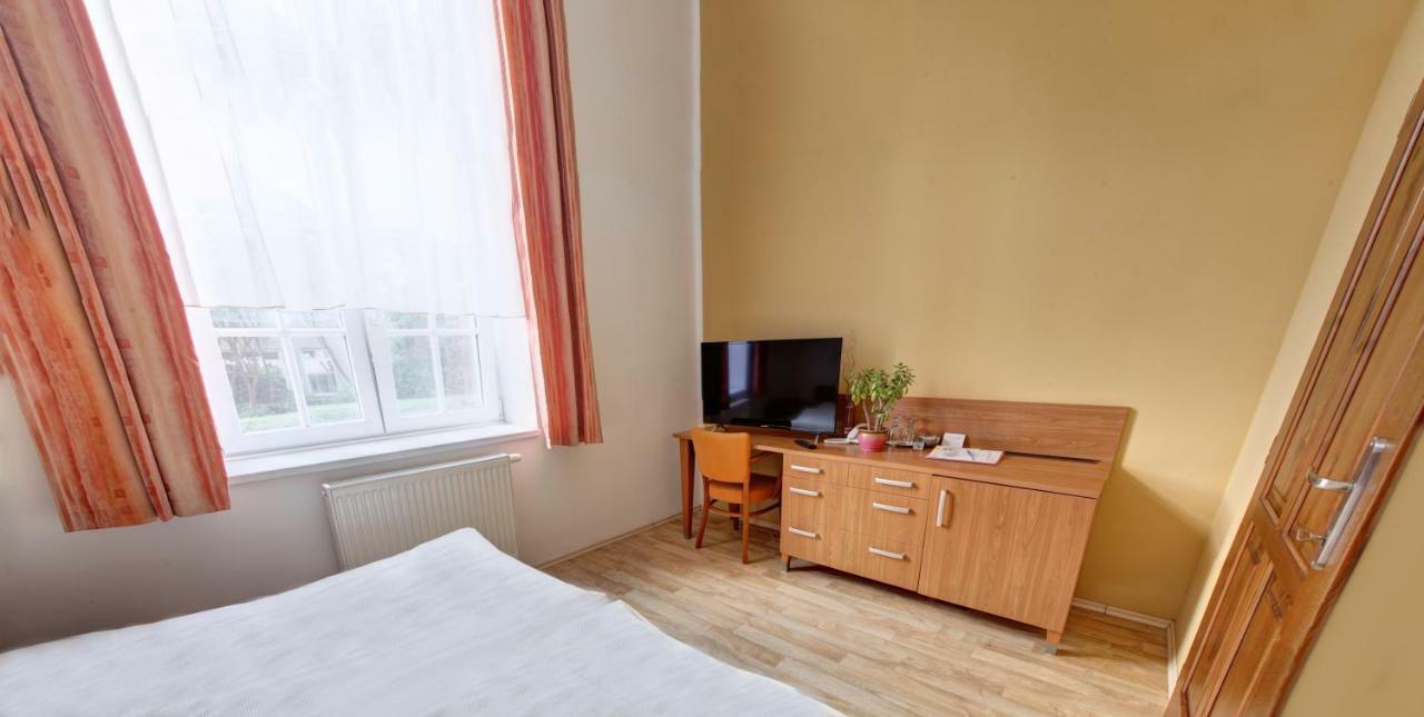 Penzion Tillerova Vila Lázně Bohdaneč Eksteriør billede
