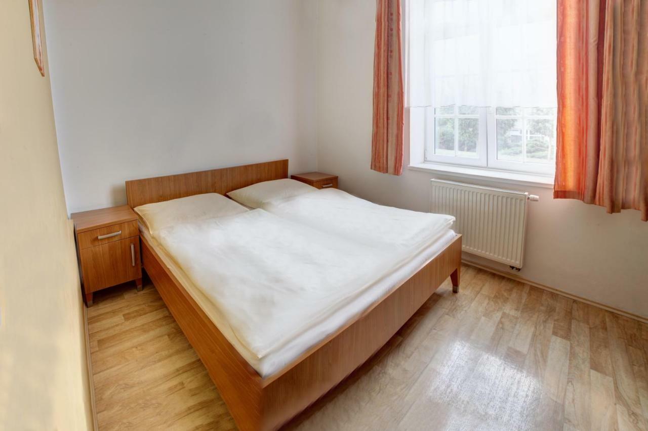 Penzion Tillerova Vila Lázně Bohdaneč Eksteriør billede