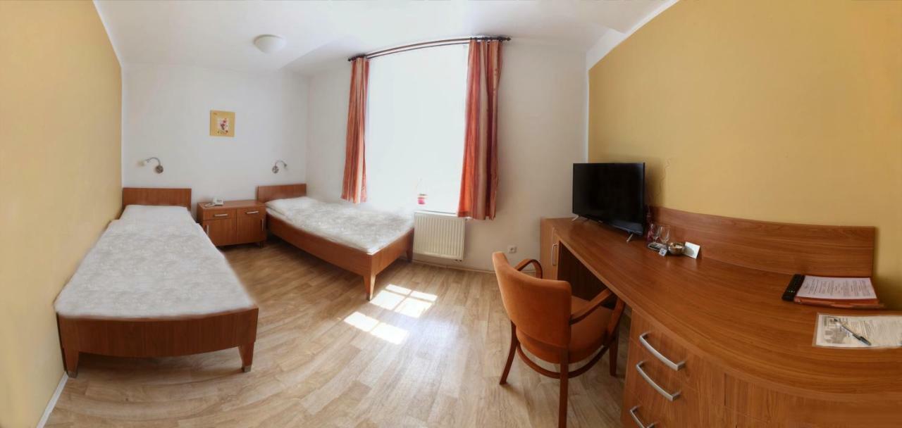 Penzion Tillerova Vila Lázně Bohdaneč Eksteriør billede